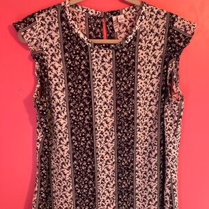 Elle women’s blue and white floral flutter sleeve top